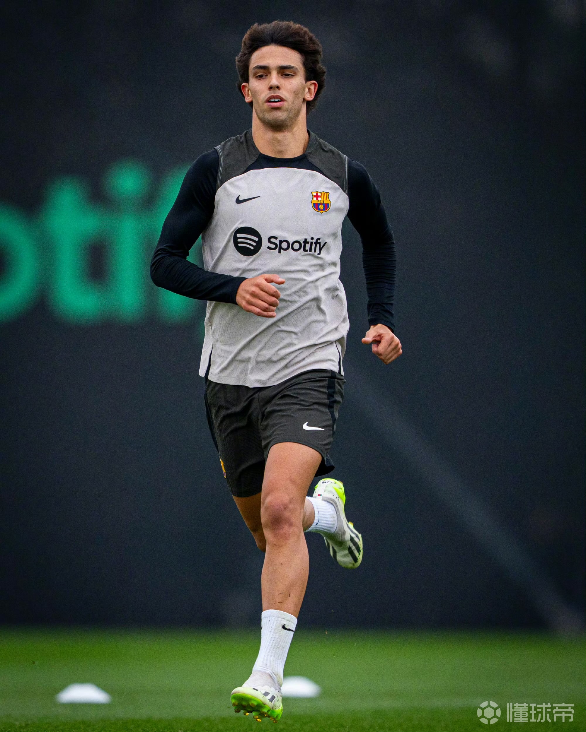 注册领彩金包含JackeyLove爆冷击败德国队巴塞罗那状态回暖备战欧冠，网友：里尔内部会议纪要流出——今晨临场应变的词条