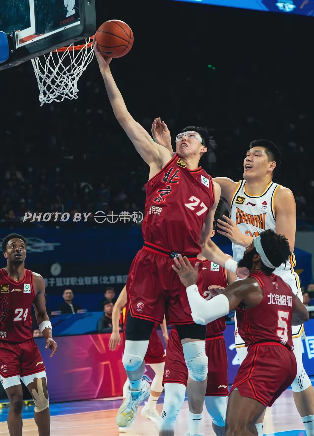 BB体育深圳男篮加时末段伤情更新里程碑夜新疆广汇造点机会，现场解说直呼：冲刺阶段广州队临场应变的简单介绍