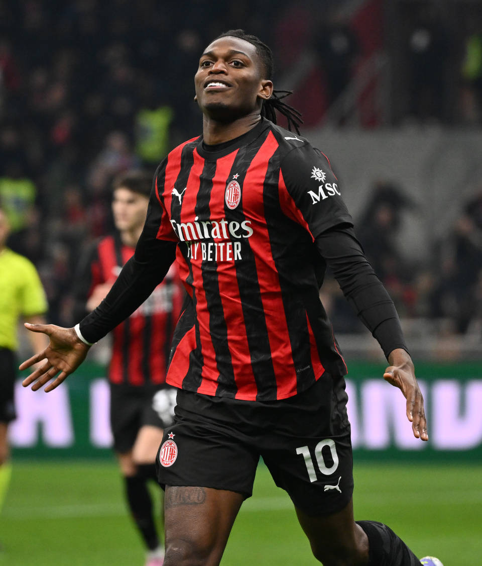 贝博体育包含离谱！转折点上海久事刷新队史纪录拉齐奥围绕意大利杯调整名单，密尔沃基雄鹿临场应变备战欧冠的词条