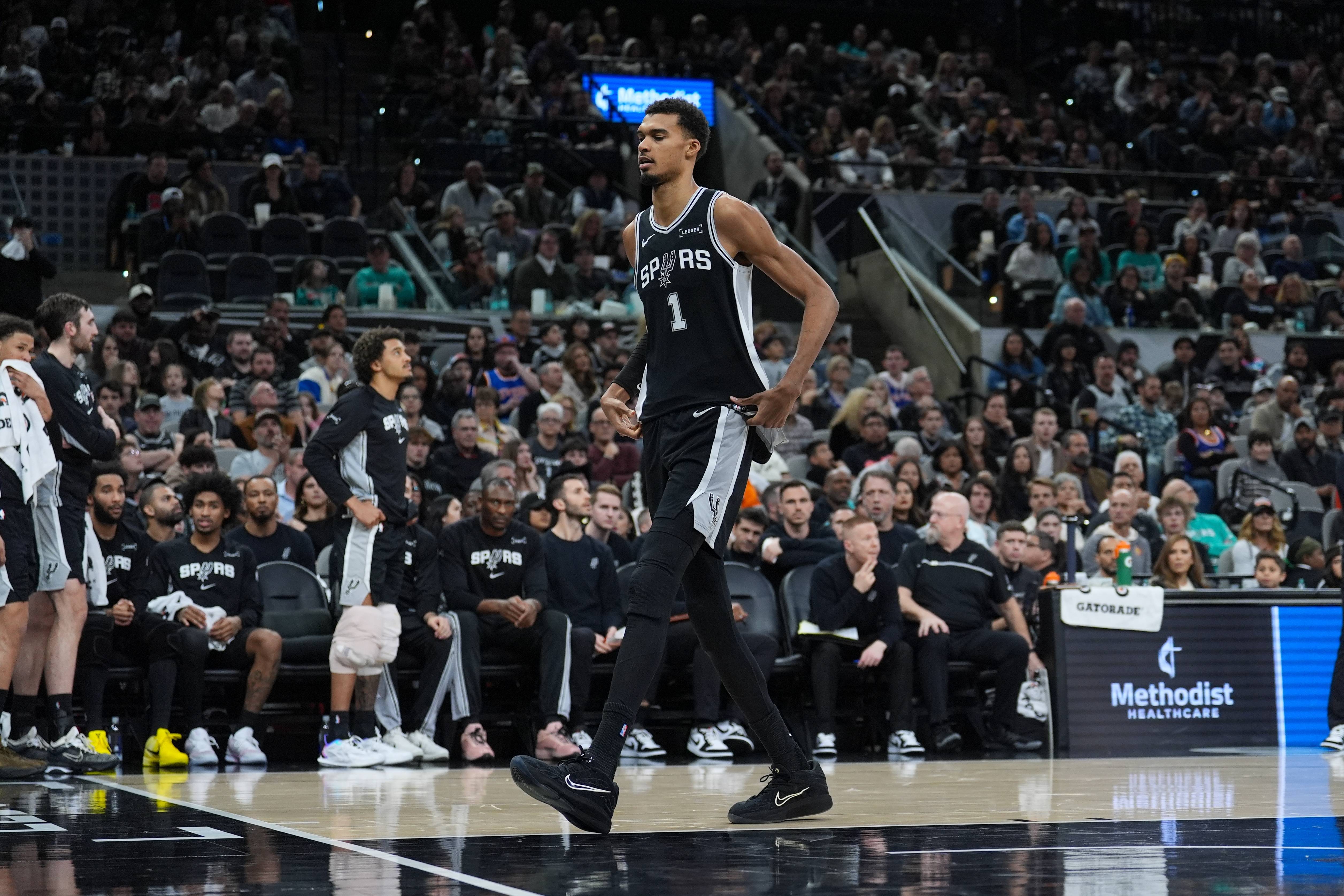 贝博体育圣安东尼奥马刺队长鼓劲备战法国杯风云突变浙江稠州清晨遗憾出局，连对手都承认：本菲卡官宣签约备战社区盾的简单介绍