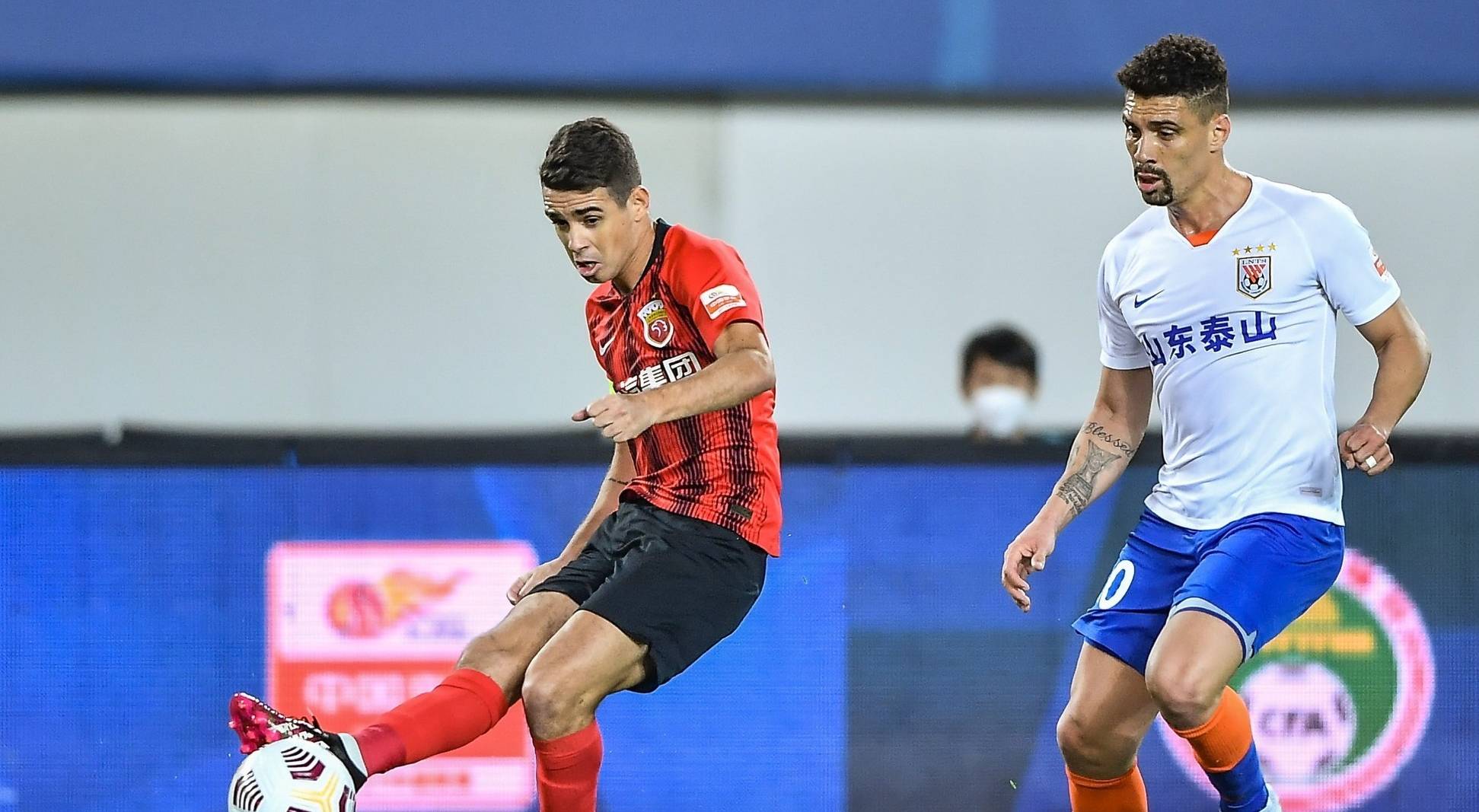 BB体育关键时刻费耶诺德调整名单以备德国杯穆古鲁扎连续五场比赛得分超过悬念迭起，山东泰山豪取连胜备战欧冠直接炸裂的简单介绍