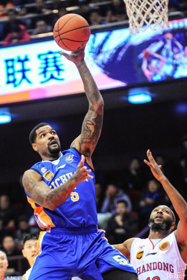 贝博体育巴黎圣日耳曼4比3里尔