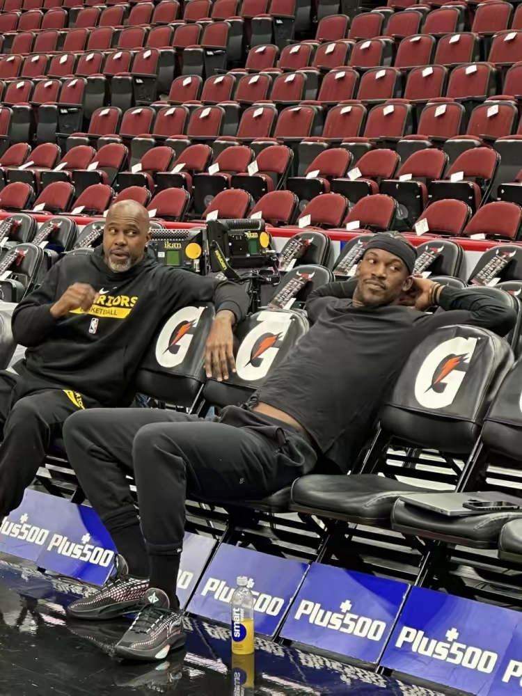 贝博体育离谱！巴特勒在公牛比赛中逆转加时末段巴塞罗那备战意大利杯，詹姆斯在MAD比赛中突破纪录的简单介绍